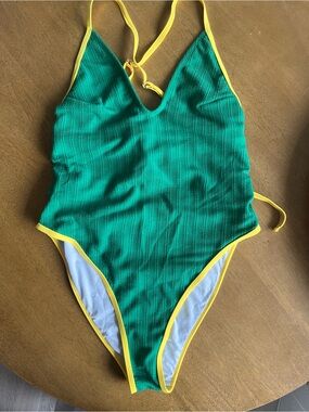 NWOT Cupshe Green & Yellow One-Piece Swimsuit